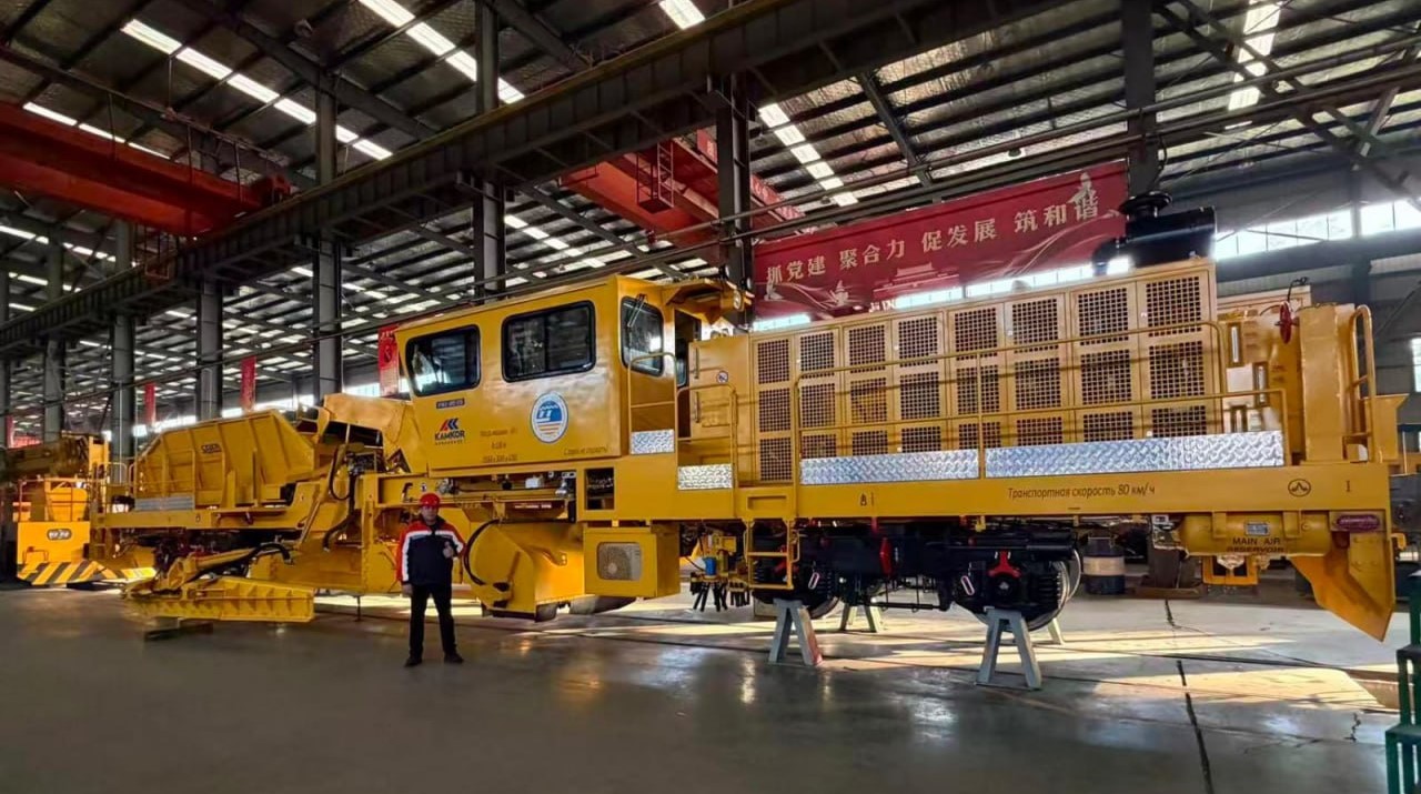 Казахстанская «Теміржол жөндеу» приобретает путевую технику в Китае