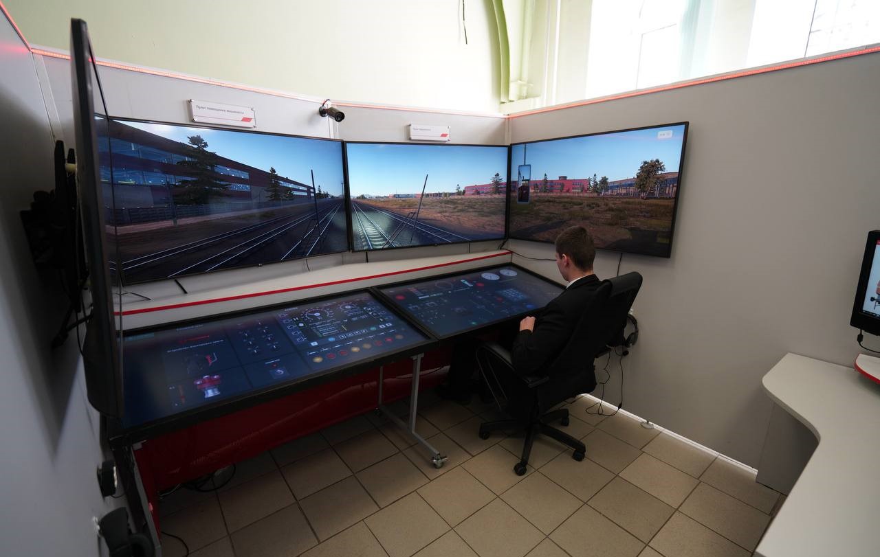 В ПГУПС открылась лаборатория путевых и строительных дорожных машин