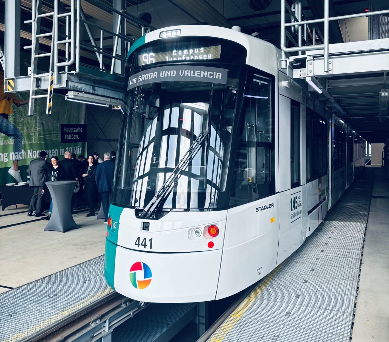 Первый трамвай Tramlink представили в Потсдаме